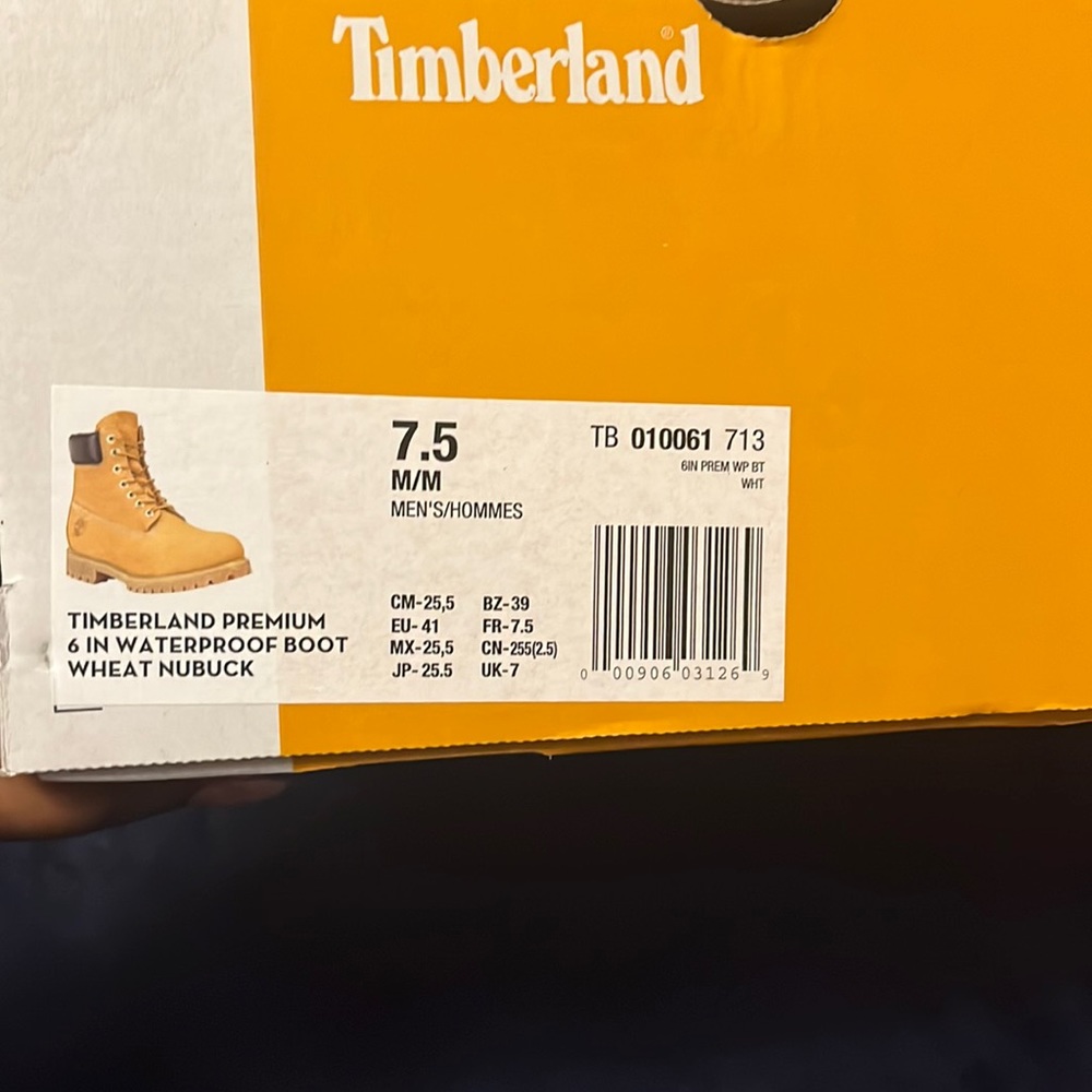 Mens timberlands in a 7.5. Never worn. Sent me the wrong size.